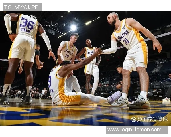 本赛季湖人对决热火的精彩瞬间与战术分析回顾